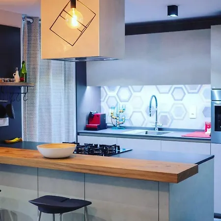 Hexagonal Design Valencia